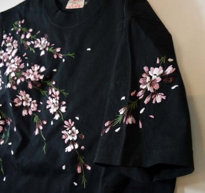 画像1: 花旅楽団  桜柄 刺繍 Tシャツ