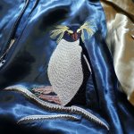 画像6:  Japanesque (ジャパネスク)  ペンギン柄刺繍 リバーシブルスカジャン  ブルー／ベージュ (6)