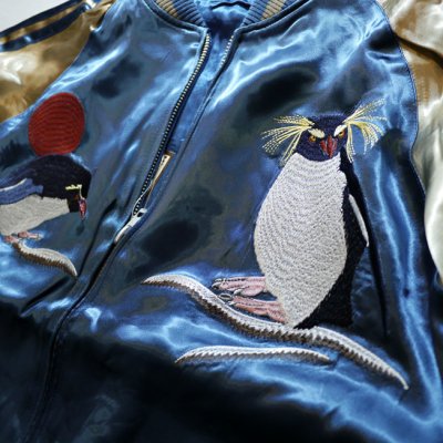 画像1:  Japanesque (ジャパネスク)  ペンギン柄刺繍 リバーシブルスカジャン  ブルー／ベージュ