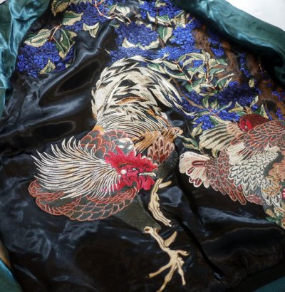 画像2: 花旅楽団 [ 鶏と紫陽花 ] 刺繍 リバーシブルスカジャン ブラック／ブルー 再入荷