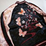画像3: 再入荷 Japanesque 桜と蝶々柄 刺繍 リバーシブルスカジャン ブラック／ピンク (3)