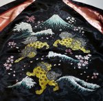 画像5: Japanesque (ジャパネスク）波に獅子 刺繍 リバーシブルスカジャン 3RSJ-046  ブラック／ピンク (5)