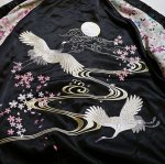 画像7:  Japanesque (ジャパネスク））鶴 刺繍 袖桜縮緬 リバーシブルスカジャン ブラック 3RSJ-302 (7)