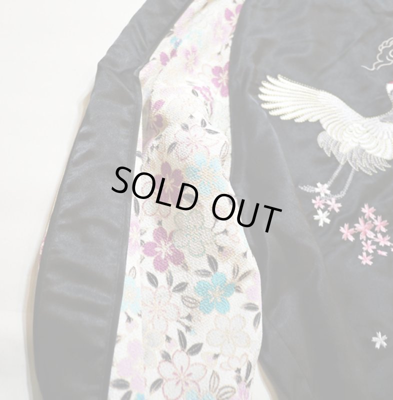 画像5:  Japanesque (ジャパネスク））鶴 刺繍 袖桜縮緬 リバーシブルスカジャン ブラック 3RSJ-302 (5)