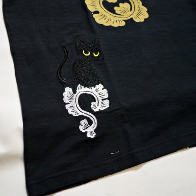 画像3: LIN (リン） 黒猫Lamy &ネズミEarl 唐草かくれんぼ プリント 刺繍 Tシャツ  ATL-75002