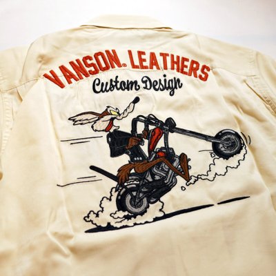 画像1: vanson  (バンソン） ルーニーテューンズ コラボ COYOTE  刺繍  ボーリングシャツ  LTV-2209 オフホワイト