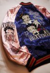 画像4: THE BRAVEMAN / BETTY BOOP コラボ  天使と悪魔／カウガールベティー 刺繍 レーヨンサテン リバーシブル スカジャン BBB-2234 (4)