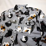 画像2: 再入荷  いろんな猫柄 プリント  長袖シャツ  日本製  70160  グレー (2)