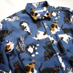 画像2: 再入荷 いろんな猫柄 プリント  長袖シャツ  日本製  70160  ブルー (2)
