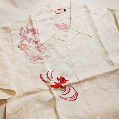 画像1:  花旅楽団 [ 桜と金魚 ] 刺繍  桜ジャガード 半袖シャツ  SS-002 ホワイト