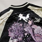画像5: 今昔 -KON-JAKU- [ 螺旋に舞う ] 総刺繍 リバーシブルスカジャン  KJ-29199  ブラック×ホワイト／ワイン (5)