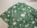 画像4: 参丸一（サンマルイチ）[ 唐草シャツ 蛙を添えて  ] アロハシャツ AL-30624 グリーン (4)
