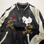 画像4: 今昔 -KON-JAKU-  総刺繍 リバーシブルスカジャン  KJ-200248  ブラック×オフホワイト (4)