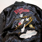 画像4: vanson (バンソン)／ルーニーチューンズ コラボ  刺繍 レーヨンサテン リバーシブル刺繍 スカジャン  LTV-2511 ブラック／グリーン×ベージュ (4)